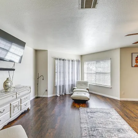 Austin Home With Deck - 9 Mi To Zilker Park!